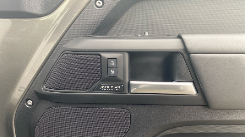 Land Rover Defender 3.0 D350 X-Dynamic HSE 90 3dr Auto Diesel Estate